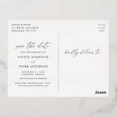 Einfach elegantes Skript-Foto Save the Date Folie Einladungspostkarte (Rückseite)