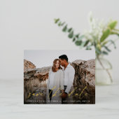 Einfach elegantes Skript-Foto Save the Date Folie Einladungspostkarte (Stehend vorne)