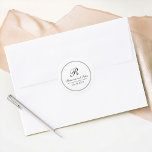 Einfach elegantes, traditionelles Hochzeitmonogram Runder Aufkleber<br><div class="desc">Einfach und elegant, bietet dieses formelle Monogramm-Aufkleber einen einfachen Doppelzeilenrahmen in schwarzem Text auf weißem Hintergrund mit dem Monogramm der Braut und des Bräutigams in schöner Schrift-Kalligrafie-Schrift, deren Namen und Hochzeitstermin. Personalisieren Sie dieses Design mit Ihren Anfangsnamen und Ihrem Hochzeitsdatum. Es macht einen schönen Umschlag Aufkleber oder Gastgeschenk Hochzeit Anhänger...</div>