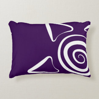 Einfach gestaltete violette Farbe Dekokissen