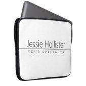 Einfach klassischer schwarzer Text auf Weiß Laptopschutzhülle (Vorne Rechts)