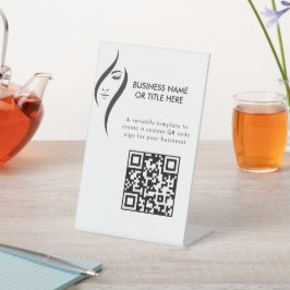 Einfach minimaler weißer und schwarzer Schönheitss Sockelschild