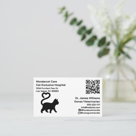 Einfach , modern , QR Code Veterinary Hospital Visitenkarte (Stehend Vorderseite)