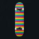 Einfach Regenbogenmuster Skateboard<br><div class="desc">Dieses Muster weist farbenfrohe Regenbogenstreifen auf.</div>