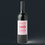 Einfach Retro Holiday Red Weinetikett<br><div class="desc">Mit diesem modernen Retro-Weihnachtsaufkleber mit dem Text "Ho Ho Ho Ho" mit individualisierbarem Text für Sie,  um in dieser Urlaubssaison ein Geschenk oder eine Leckerei ganz einfach zu personalisieren. Diese würden großartige Geschenkideen für Kunden und Freunde machen!</div>