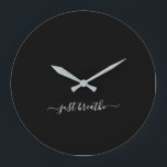 Einfach schwarz-elegantes Skript-Yoga atmen Große Wanduhr<br><div class="desc">Moderne Yoga-Uhr mit schicken schwarzen Hintergrund und elegantem,  weißem Schriftsatz mit dem Zitat "Atmen".</div>
