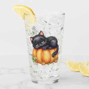 Einfach so herumhängend, ruhende Katze in Kürbis Glas
