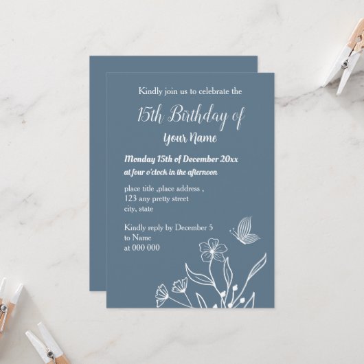 Einfach staubblauer Blumengeburt Einladung (Vorderseite/Rückseite Beispiel)