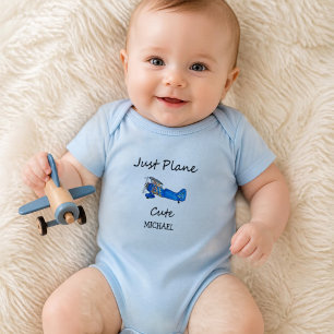 Einfach süßes blaues Flugzeug und Wolken Luftfahrt Baby Strampler