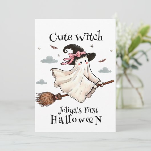 Einfach und elegant Niedlich Hexe erstes Halloween Einladung (Stehend Vorderseite)