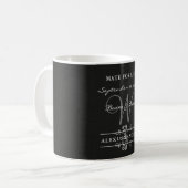Einfach und elegant: Schwarze Linse mit Monogramm Kaffeetasse (Vorderseite Links)