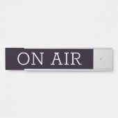 Einfach und modern auf dem Schild der Lufttür (Vorderseite )