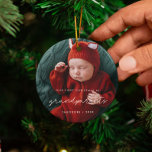 Einfach unsere ersten Weihnachten als Großeltern F Keramik Ornament<br><div class="desc">Ein einfaches und modernes Design für dieses Foto-Ornament. So passen Sie Ihre Lieblingsbilder an. Sie können die Farbe des Schriftartes auch ganz nach Ihren Wünschen ändern. Ideal,  um Ihre ersten Weihnachten als neue Großeltern zu feiern.</div>