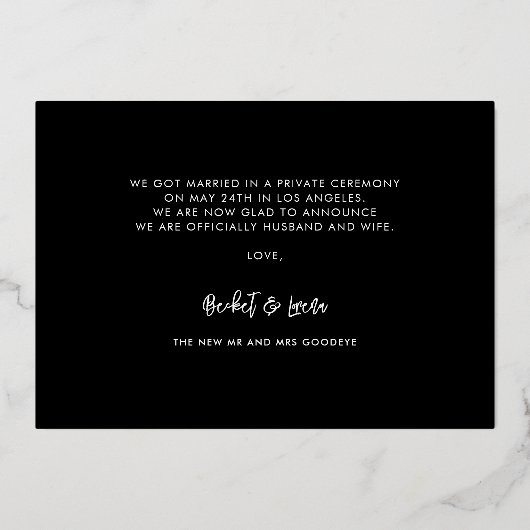 Einfach verheiratete zeitgenössische Rose Folieneinladung (Rückseite)