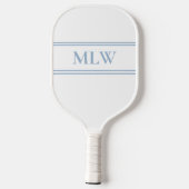 Einfach weiß und leicht blau Mit Monogramm Pickleball Schläger (Rückseite)