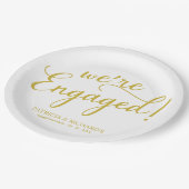 Einfach: Wir sind Verlobtes Engagement Party Gold Pappteller (Schrägansicht)