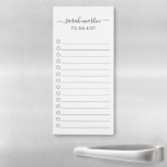 Einfach zu erledigen, moderne Schwarz-Weiß-Eleganz Magnetischer Notizblock<br><div class="desc">Elegantes Schwarzweiß,  um Magnetnotizpad aufzulisten,  das Ihren Namen mit Swashes in einer handgeschriebenen Skriptkalligraphie zusammen mit einer Checkliste enthält. Ein einfaches und feminines Design,  das sich ideal für Lehrer oder Kleinunternehmer eignet.</div>