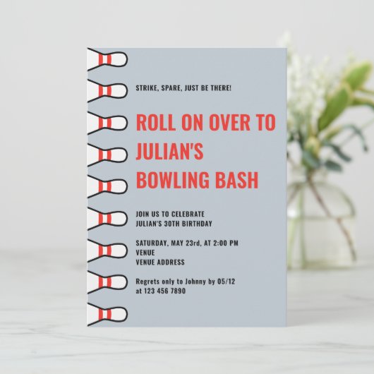 Einfache, altersschwache, blaue Bowling-Geburtstag Einladung (Stehend Vorderseite)