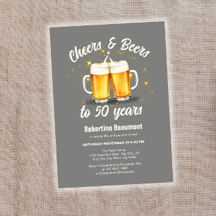 Einfache anklammernde Gläser prosten Biere zu 50 J Einladung