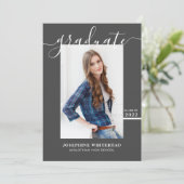 Einfache Ankündigung des Graduate Foto 2022 Dunkel (Stehend Vorderseite)