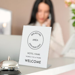 Einfache Begrüßung des Namens des Hotels in jeder Sockelschild