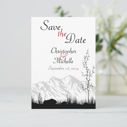Einfache Bergszene Schwarz, Weiß und Rot Save The Date (Stehend Vorderseite)