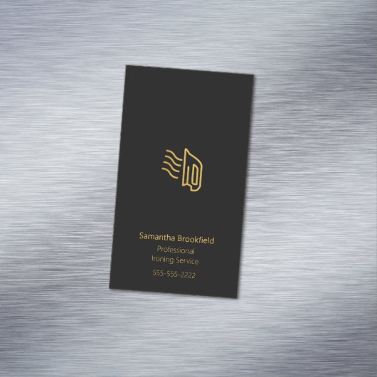Einfache Berufliche Zuhause-Bügelservice Black Magnetische Visitenkarte (Beispiel)