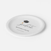 Einfache Black Cap Script Schulabschluss Pappteller (Schrägansicht)