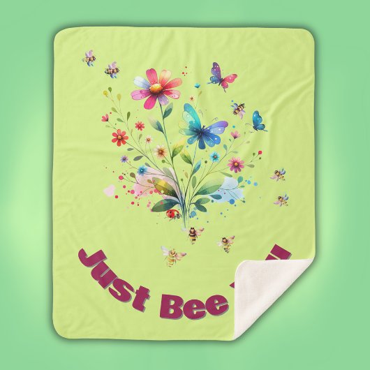 Einfache Bläserfarben-Monogramm-Biene auf grün Sherpadecke