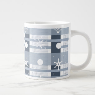 Einfache blaue Schneeflocken im Karomuster Jumbo-Tasse
