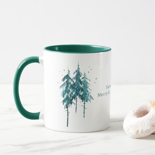 Einfache blaugrüne Aquarellkiefern Weihnachten Tasse (Mit Donut)