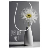 Einfache Blume in Vase Mittlere Geschenktüte (Vorderseite)