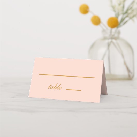 Einfache Blush Pink Golden Calligraphy Wedding Platzkarte (Vorderseite)