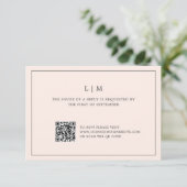 Einfache Blush Pink Monogram QR Code Elegante Hoch RSVP Karte (Stehend Vorderseite)