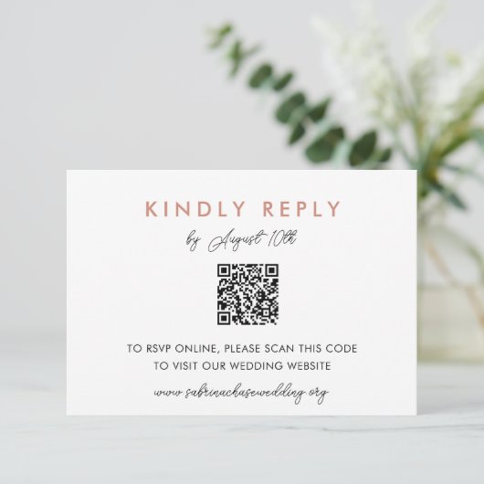 Einfache Blush Wedding Website UAWG QR Code Card Einladung (Stehend Vorderseite)