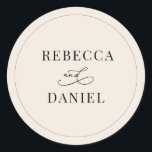 Einfache Boho-Neutral-Blush-Personalisierte Hochze Runder Aufkleber<br><div class="desc">Dieser individuell anpassbare Sticker,  der sich mit unserer Romantik Script Hochzeitskollektion abstimmt,  verfügt über kalligraphische grafische Ampere und einen klassischen Serif-Schriftart in schwarz. Matching-Elemente verfügbar.</div>
