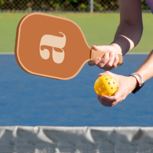 Einfache Boho Terracotta Bold Retro Monogram Initi Pickleball Schläger