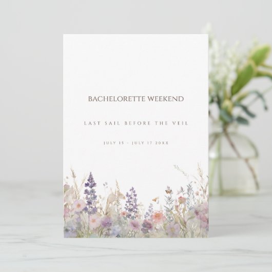 Einfache Boho Wildblume Bachelorette Wochenendkart Einladung (Stehend Vorderseite)