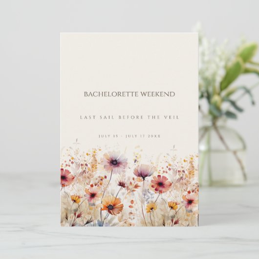 Einfache Boho Wildblume Bachelorette Wochenendkart Einladung (Stehend Vorderseite)