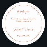 Einfache braune Personalisierte Hochzeit Runder Aufkleber<br><div class="desc">Personalisierter Hochzeitsticker mit hellbrauner Farbe,  Sie können den Namen und das Datum des Ehepaares ändern,  und Ihre Nachricht für den Gast,  klicken Sie bitte auf den Link "Personalisierung".</div>