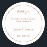 Einfache braune Personalisierte Hochzeit Runder Aufkleber<br><div class="desc">Personalisierter Hochzeitsticker mit hellbrauner Farbe,  Sie können den Namen und das Datum des Ehepaares ändern,  und Ihre Nachricht für den Gast,  klicken Sie bitte auf den Link "Personalisierung".</div>