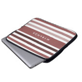 Einfache breite Streifen und Name in weichbraun Laptopschutzhülle (Vorne Knopf)
