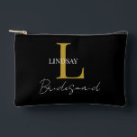 Einfache Bridesmaid-Geschenk-Monogramm, Name Zubehörtasche<br><div class="desc">Feiern Sie Ihre Brautjungfrauen mit unserem Personalisierten Bridesmaid Accessoires Pouch! Dieser elegante Beutel kann mit seinem Monogramm und seinem Namen individuell gestaltet werden, was ihn zu einem nachdenklichen und einzigartigen Geschenk macht, das sie lange nach Ihrem besonderen Tag schätzen werden. Dieser Beutel eignet sich perfekt zum Anhalten von Schminken, Schmuck...</div>