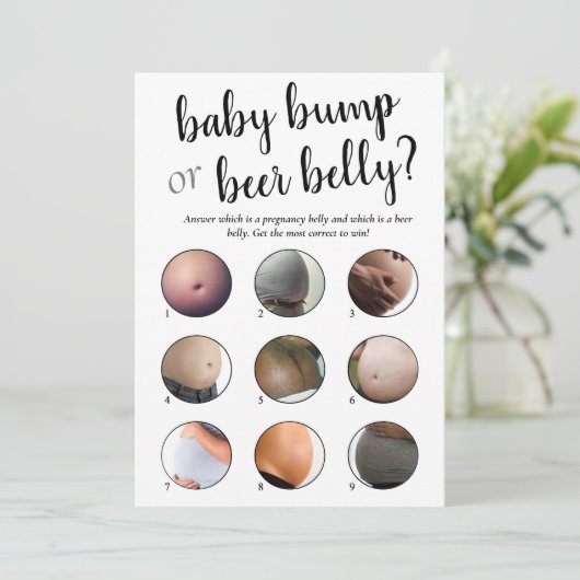 Einfache Bump- oder Bierbauch | Black Script Game Einladung (Stehend Vorderseite)