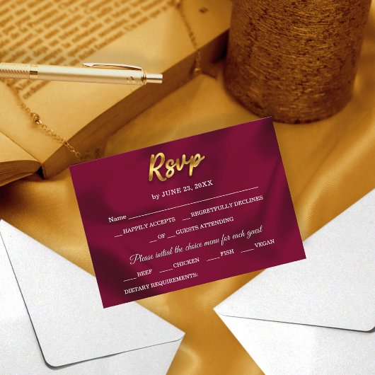 Einfache Burgund und Gold Elegante Script Hochzeit RSVP Karte
