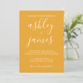 Einfache Chic Calligraphy Mellow Yellow Wedding Einladung (Stehend Vorderseite)