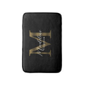 Einfache Chic Script Metallic Black Gold Monogram Badematte (Vorderseite Vertikal)