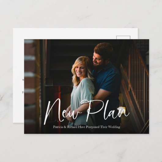 Einfache Chic Script New Plan Hochzeit verschoben Postkarte (Vorne/Hinten)
