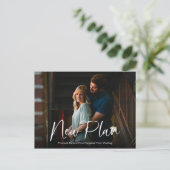 Einfache Chic Script New Plan Hochzeit verschoben Postkarte (Stehend Vorderseite)