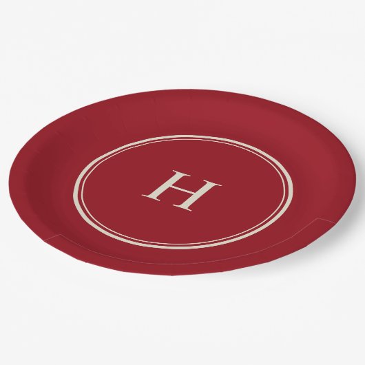 Einfache Classic Elegante Monogram auf Cranberry R Pappteller (Schrägansicht)
